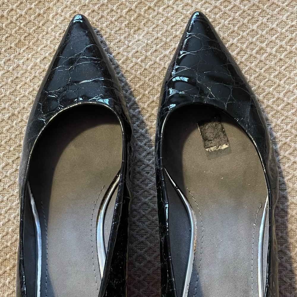 Stuart Weitzman Black Patent Leather Kitten Heel Pump, Size 8.